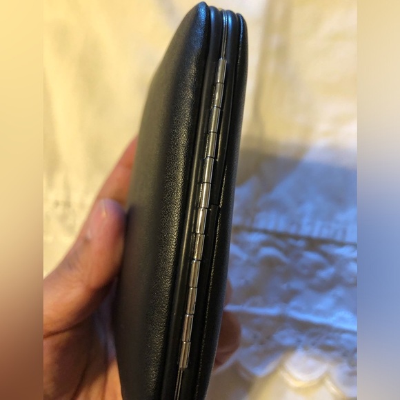 Paris Hilton snap-on black manicure and pedicure set - Picture 5 of 5